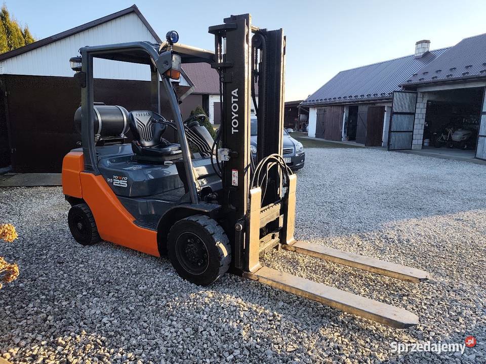 Wózek widłowy Toyota 8 25 t gaz mazowieckie Rzeczniów