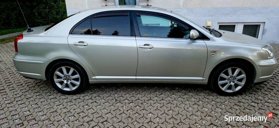 Toyota AVENSIS 2005 Srebrma Stan BD Warszawa