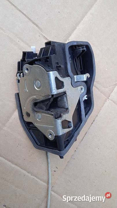 BMW E90 SEDAN ZAMEK DRZWI TYŁ PRAWY 7PIN Zbierkowo