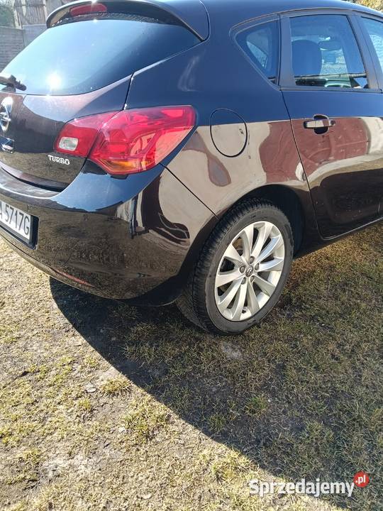 Opel Astra 2013 benzyna