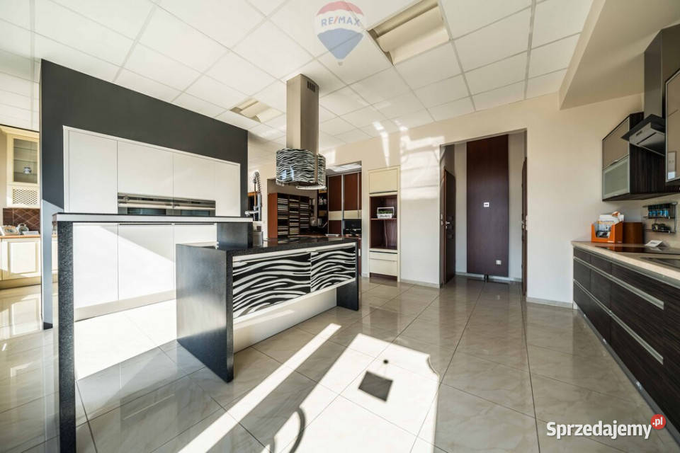 GóraTarnowo PodgórneLokalparkingwitryny Góra