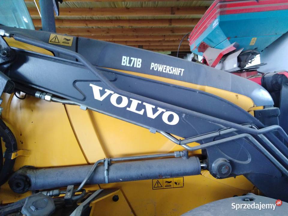 Sprzedam koparko ładowarkę Volvo BL71B 2015 Koła