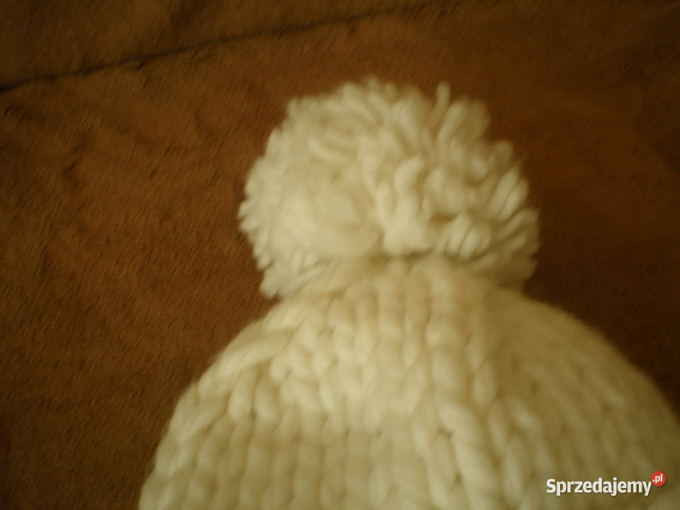 Sprzedam czapkę zimową damską białą używaną sprzedam
