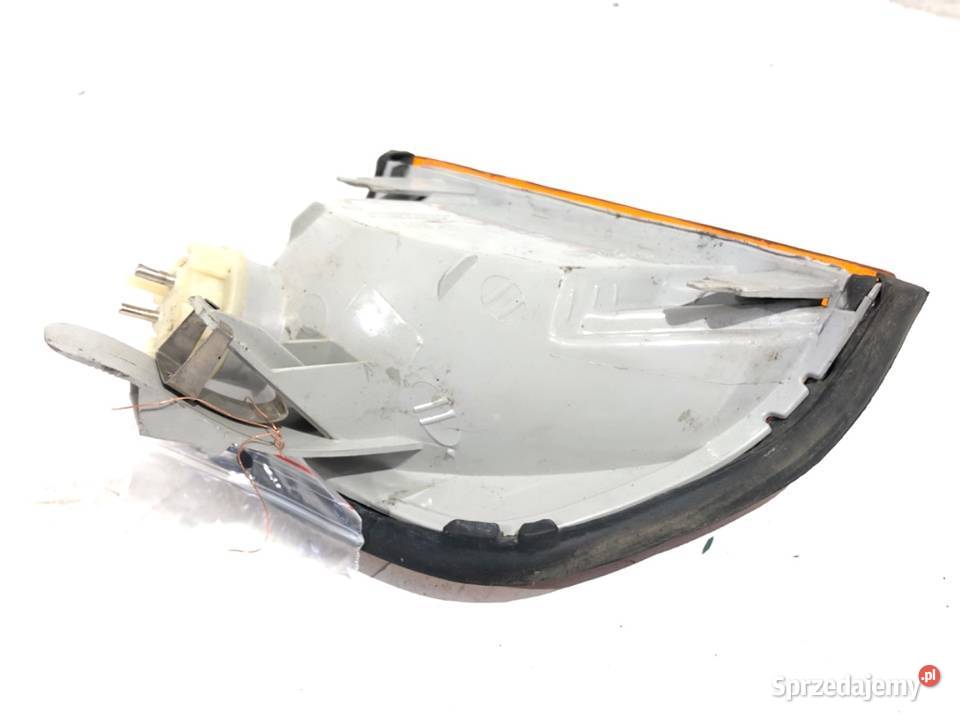 KIERUNKOWSKAZ LEWY PRZÓD MERCEDES W124 8493