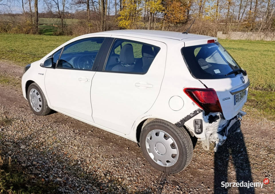 Toyota Yaris 15 hybrid 100 40 III 20112019 kamera cofania wielkopolskie Pleszew sprzedam