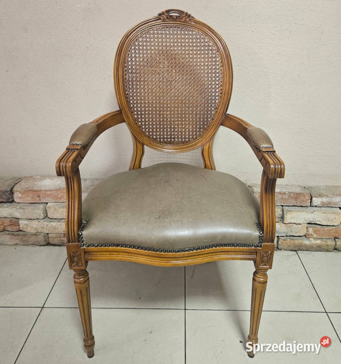 Stylowy pięknie zdobiony fotel KLASYKA śląskie Pszczyna