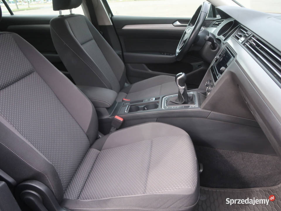 VW Passat 15 TSI relingi dachowe Bielany Wrocławskie