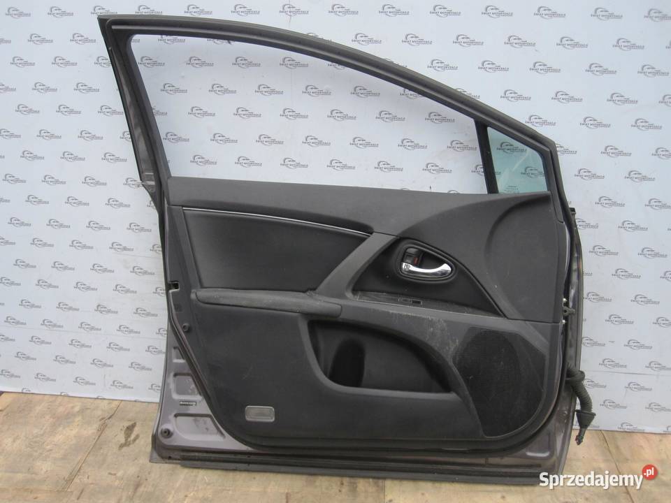 TOYOTA AVENSIS T27 III 10r drzwi lewe przód