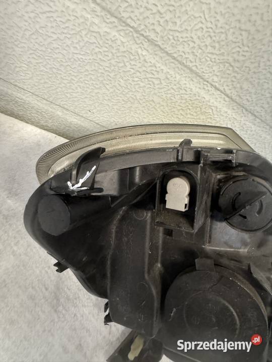 Lampa lewy przód Renault Clio III 0509 Rok produkcji 2011 Jasienica