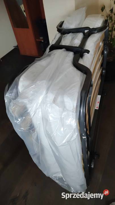 Łóżko polowe składane z materacem na kółkach do Książ Wielkopolski