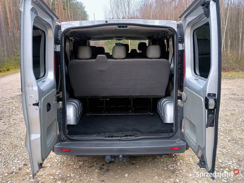 Vivaro 20 CDTI 9Cio Osobowy Klima Skrzydełka Hak Rok produkcji 2010 Mielec