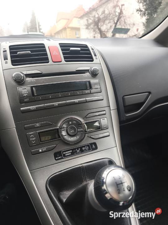 Toyota Auris 16 Benzyna 5d Klima Nowe opony Hak Strzegom