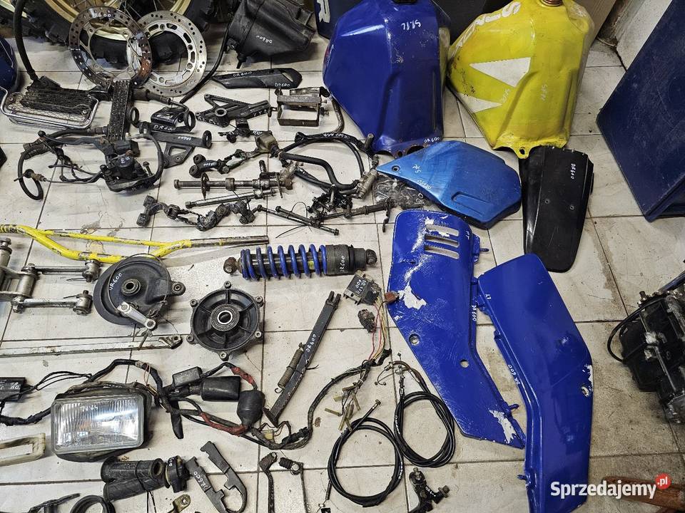 Suzuki DR 600 650 części koło lagi owiewka bak Jelenia Góra