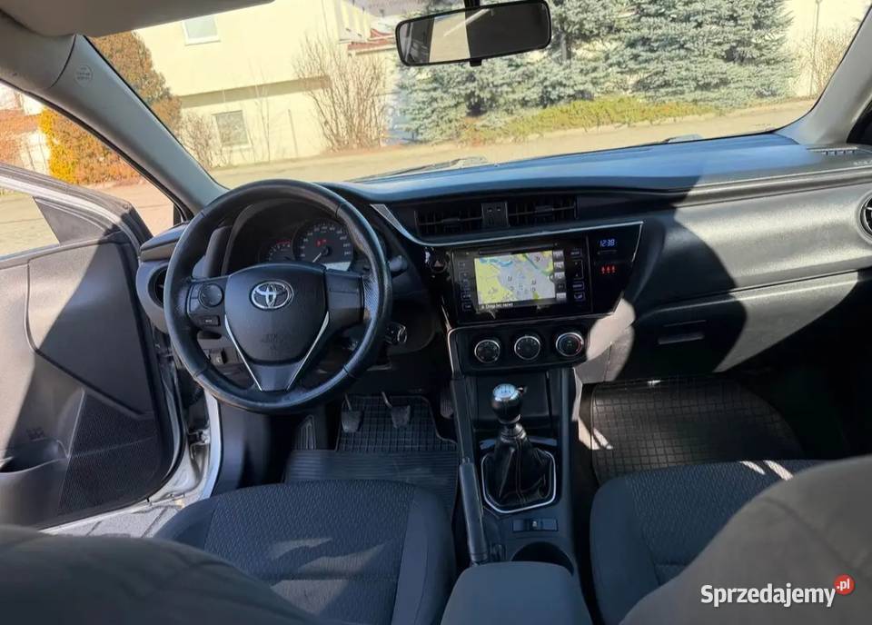 Toyota Corolla E16 Lift 2017 Salon zamiana Poznań
