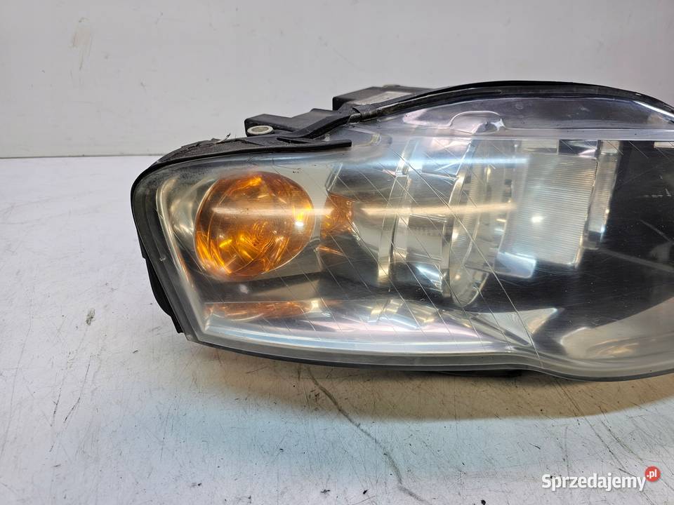 REFLEKTOR PRAWY AUDI A4 B7 8E0941004AJ EUROPA osobowe Przystajń