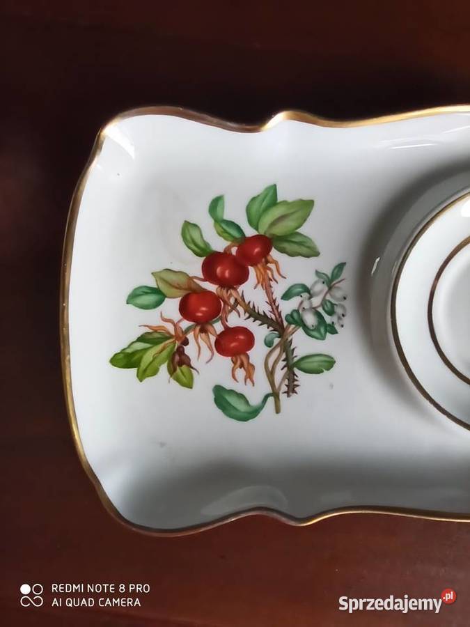 Filiżanka z gałązką głogu Na spodku talerzyku Porcelana i szkło