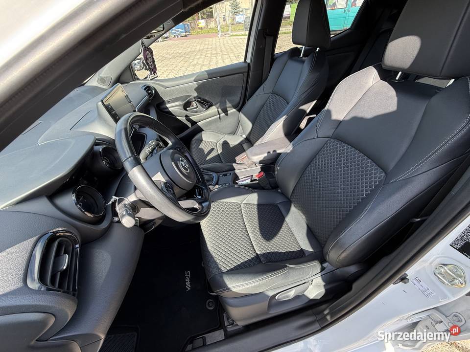 Toyota Yaris Hybrid 15 2021 HGR STYLE przebieg elektryczne lusterka sprzedam