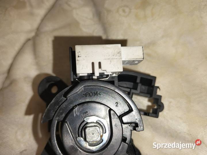 Zamek tylnej klapy BMW E60 E61 E63 E64 osobowe Poręba