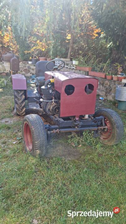 Traktor sam Połomia