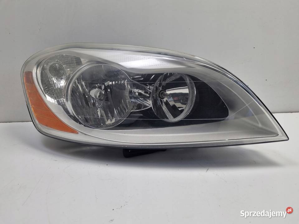 LAMPA PRAWA Volvo XC60 0817r PRZEDNIA PRAWY osobowe lubelskie Rudka sprzedam