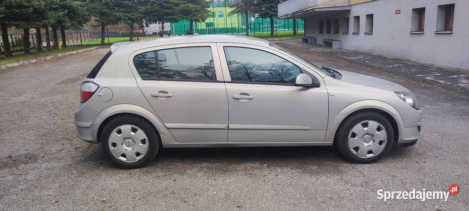 Opel Astra h 16 benzyna