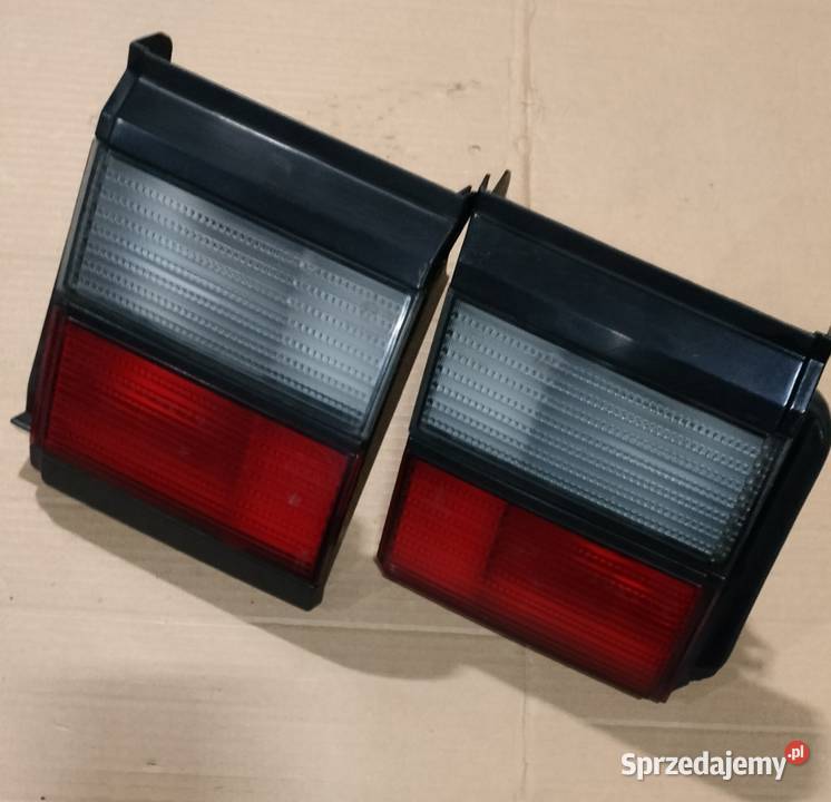 VW Passat B3 komplet lamp tylnich w klapę Środa Wielkopolska