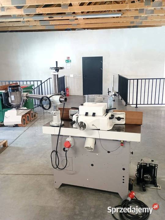 Frezarka dolnowrzecionowa CASADEI F 23 Z POSUWEM Kalwaria Zebrzydowska