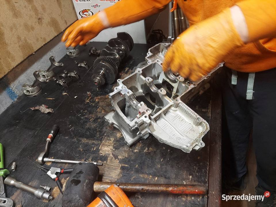 Częsci silnik gsxr 1000 k8