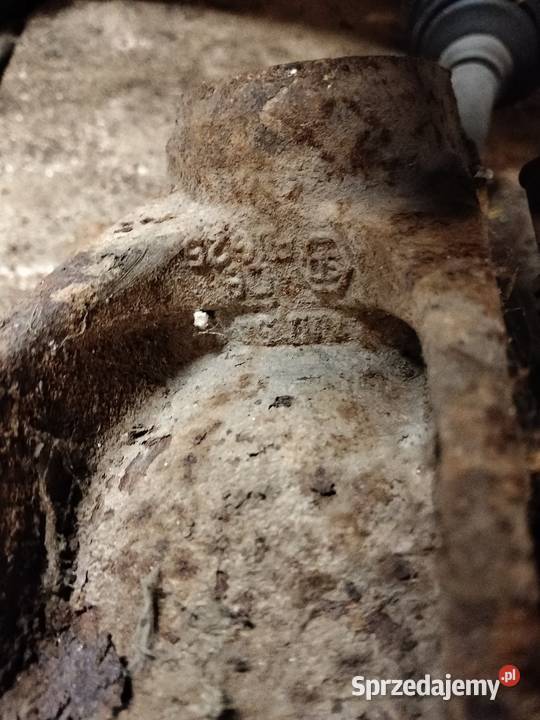 Zwrotnica z półosią VW passat B5 osobowe