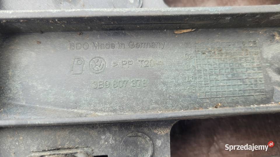 LEWY PRAWY ŚLIZG ZDERZAKA TYŁ PASSAT B5 KOMBI FL Ruda Śląska