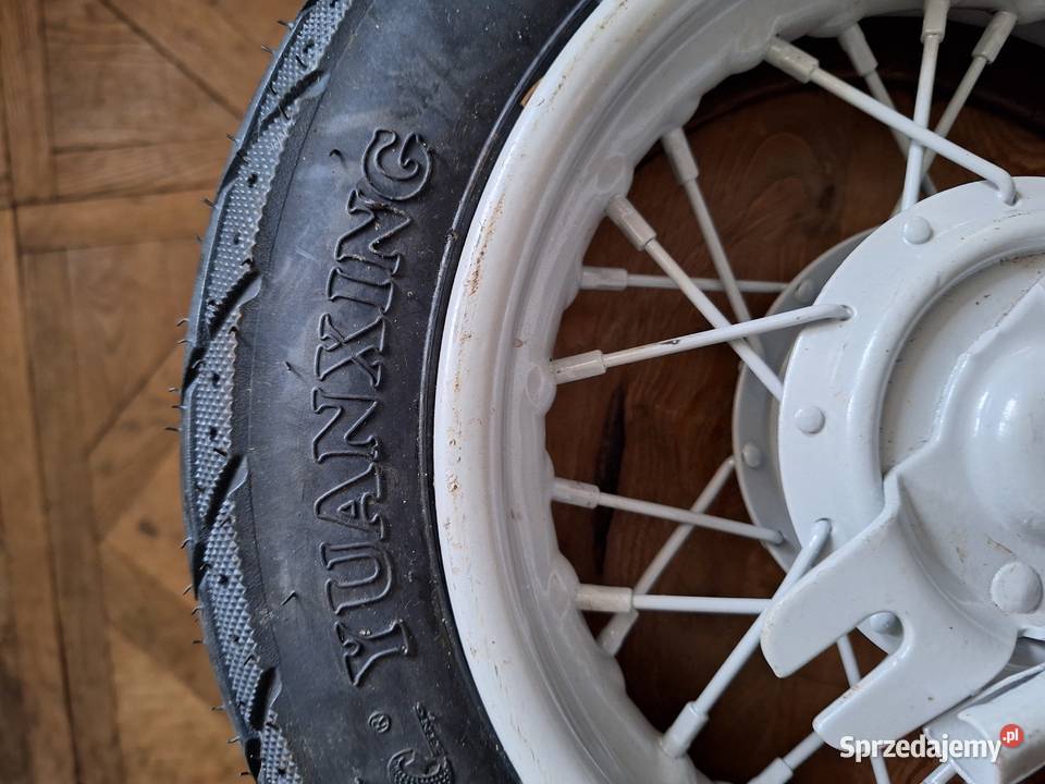 koło z oponą motorek Motoryzacja