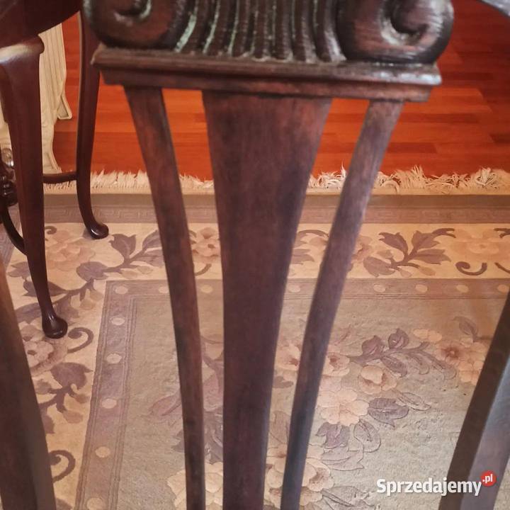 Piękne stare z ciemnego drewna krzesło Gdańsk