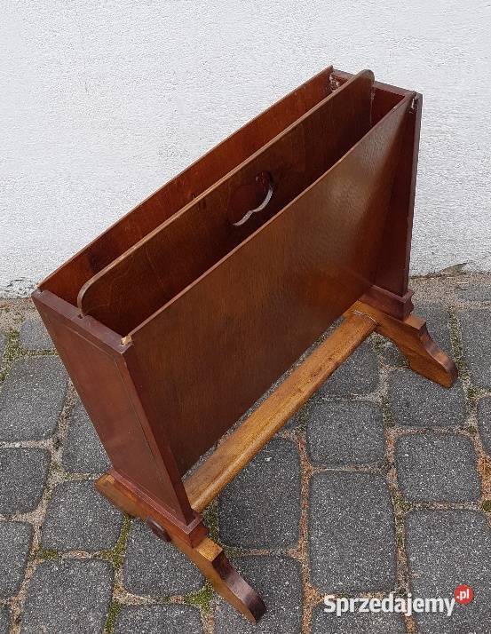Zabytkowy mahoniowy gazetnik