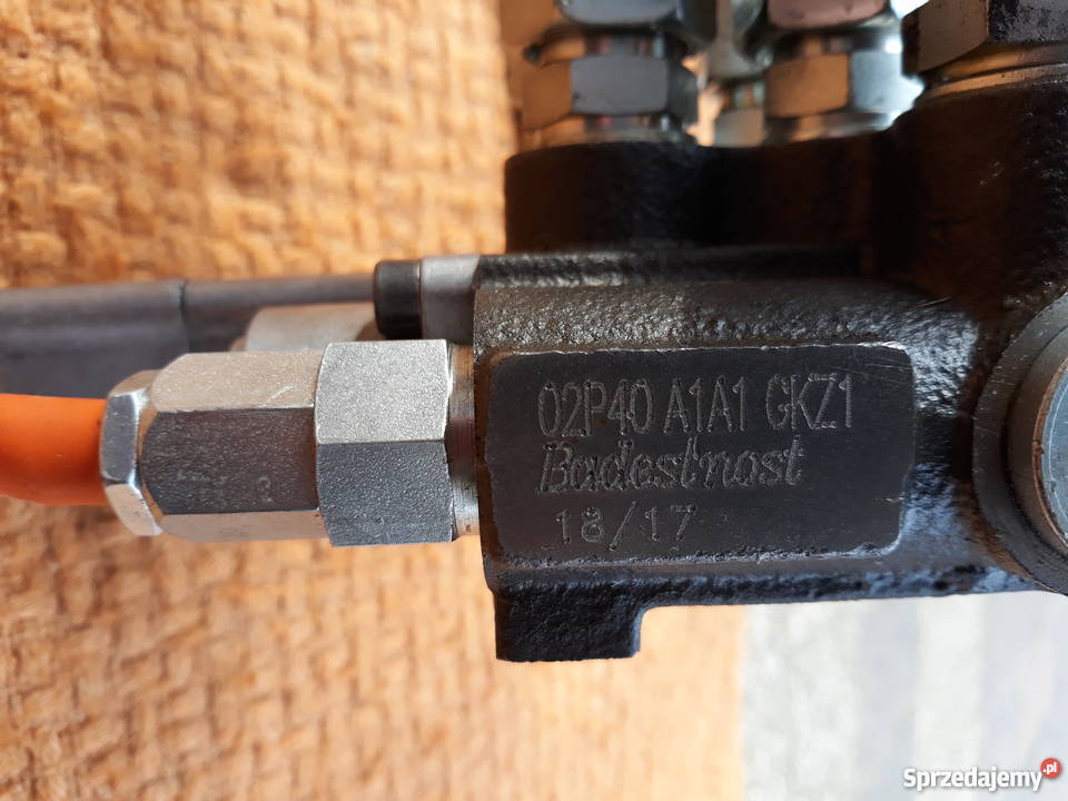 Rozdzielacz 2 sekcyjny URSUS MF