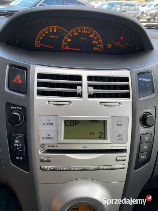 Toyota Yaris klimatronic benzynka manual 4/5 Żory