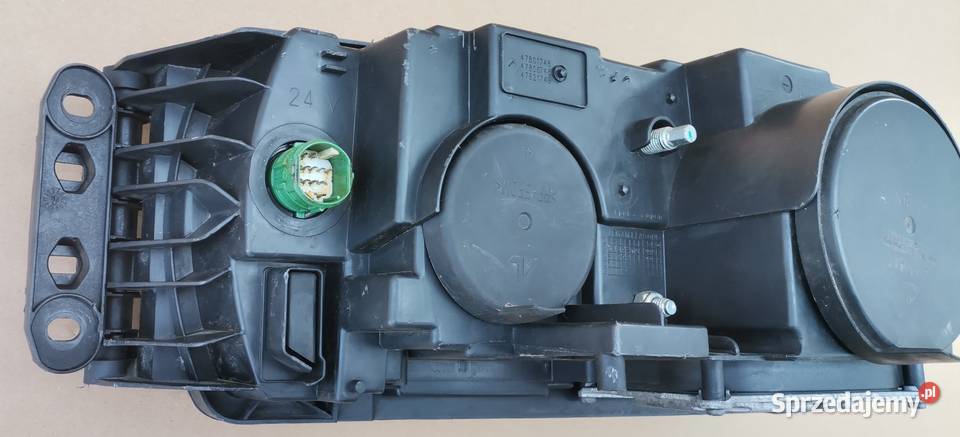 IVECO STRALIS EUROCARGO REFLEKTOR PRAWY LAMPA Lampy przednie Bieleń
