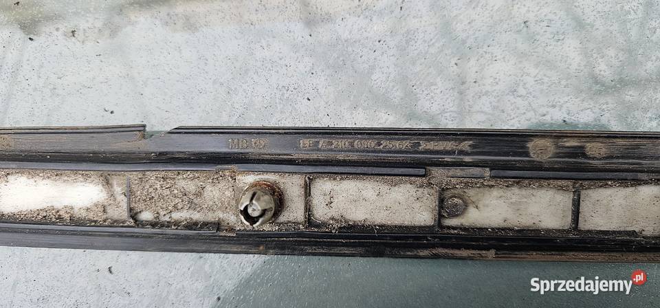 Listwa dolna błotnika mercedes w210 2106902662 Zbąszyń