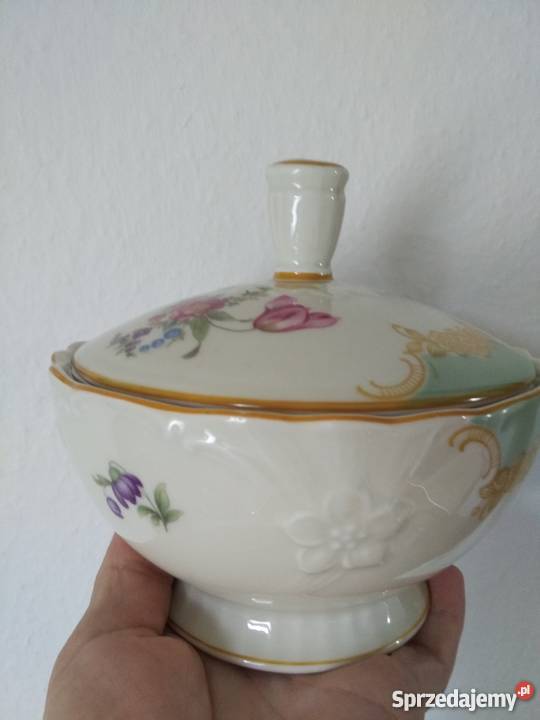Bomboniera sygnowana porcelana ecru Gorlice