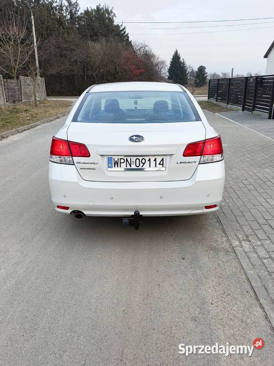 Subaru Legacy biała perła