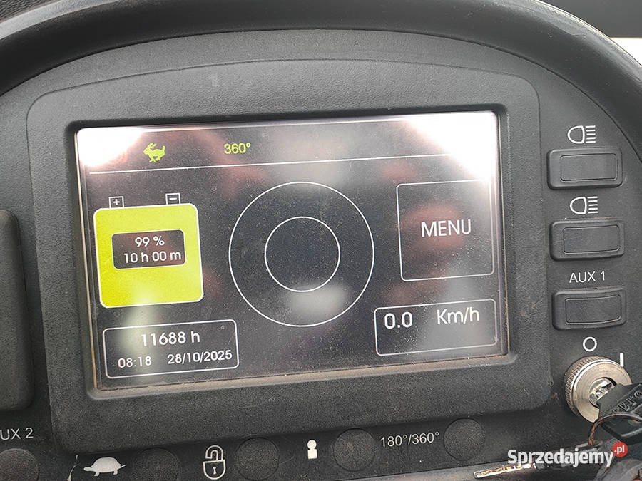 Wózek elektryczny reach truck do pracy w niskich