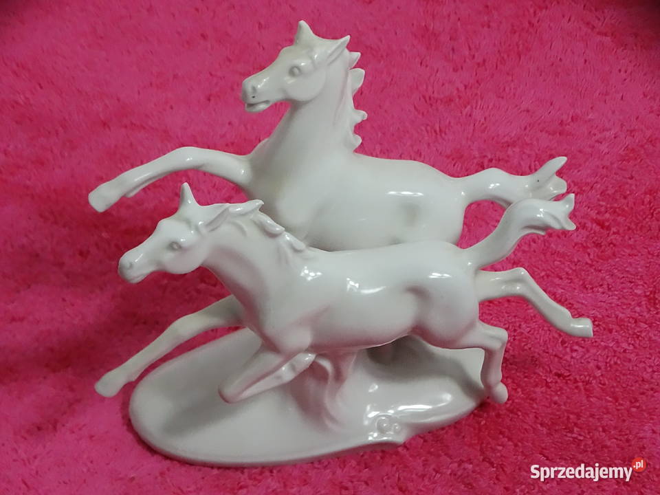 Porcelanowa figurka Galopujące Konie Sitzendorf Biłgoraj