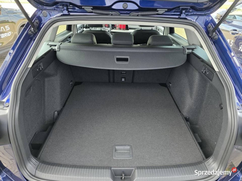 Volkswagen Golf 2023r FV23 niski przebieg salon wielkopolskie Poznań