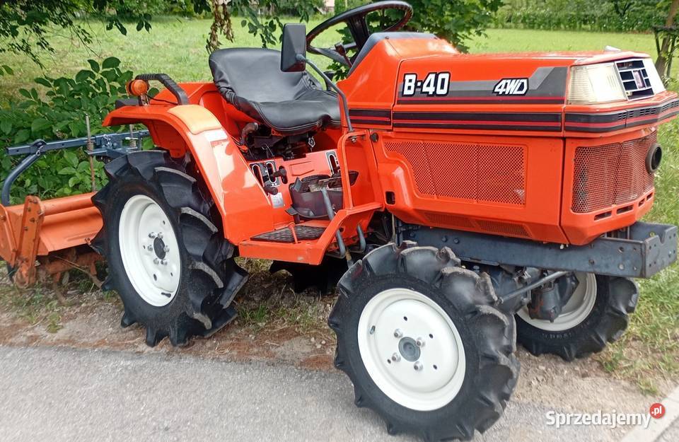 Ciągnik mini traktor ogrodniczy Kubota Napęd 4x4 sprzedam