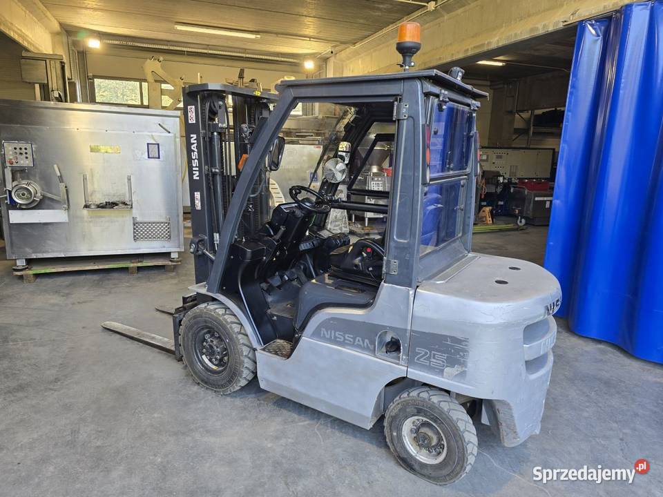Wózek widłowy Nissan Y1F2A25 z kabiną triplex Mszana Górna