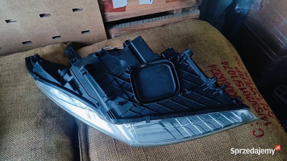 Reflektor lampa lewa przód Renault Megane 3 Przemyśl