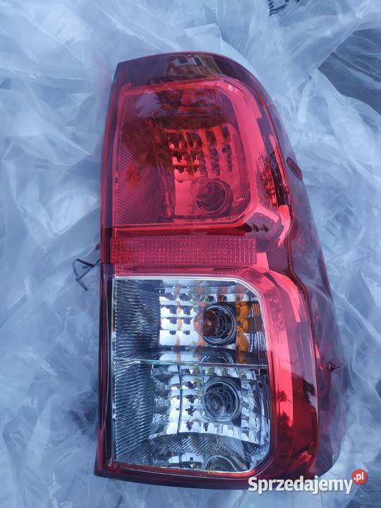 Toyota Hilux VIII Lampa lewa prawa tyl tylna ory Ksawerów sprzedam