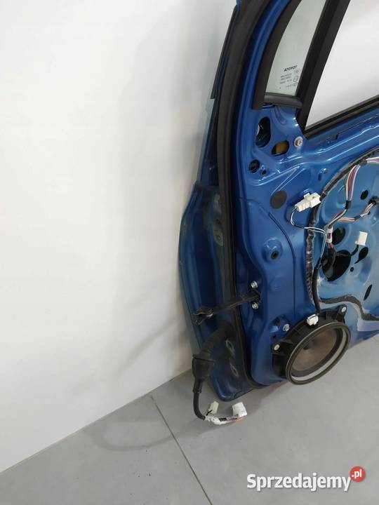 DRZWI PRAWE PRZÓD 8T0 Toyota Yaris II 20052011