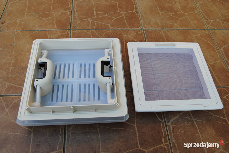 Kamper przyczepa okno dachowe 28 x 28 sprzedam