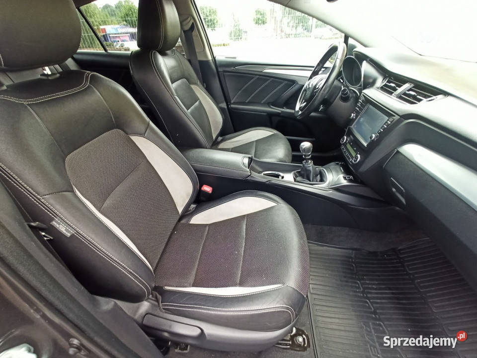Toyota Avensis salon Polska serwis wyposażenie gniazdo USB Rzeszów sprzedam