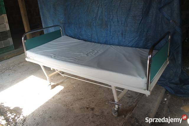 Niemieckie łóżko szpitalne z materacem Konin